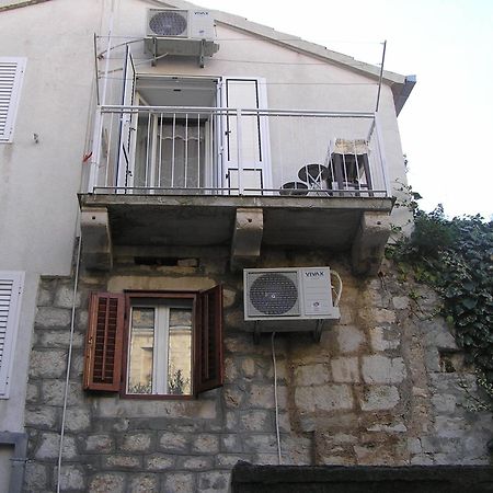 Apartment And Rooms Lucica Komiza Bagian luar foto