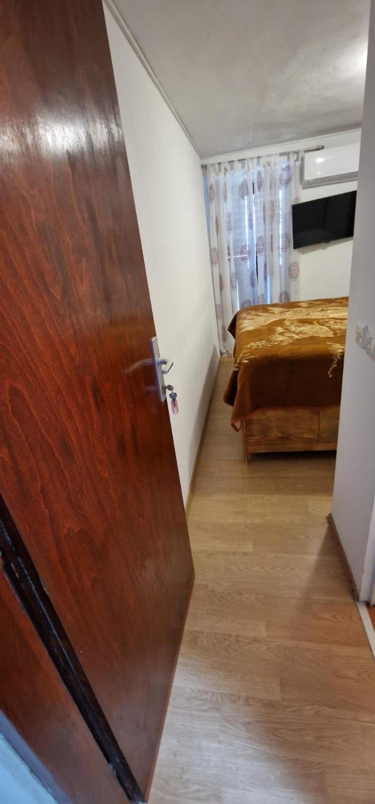 Apartment And Rooms Lucica Komiza Bagian luar foto